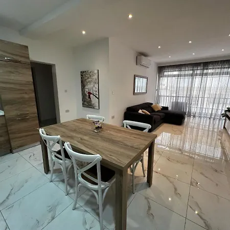 Spinola 2br Retreat, Close To Sea, Restaurants & Cafes *