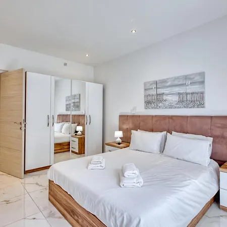 Spinola 2br Retreat, Close To Sea, Restaurants & Cafes شقة