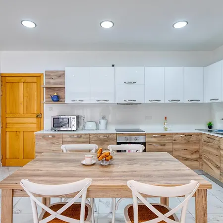 Spinola 2br Retreat, Close To Sea, Restaurants & Cafes