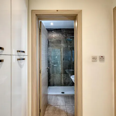 Appartement Spinola 2br Retreat, Close To Sea, Restaurants&cafés San Ġiljan