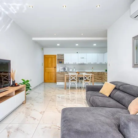 Spinola 2br Retreat, Close To Sea, Restaurants & Cafes