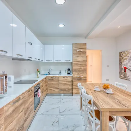 Spinola 2br Retreat, Close To Sea, Restaurants&cafés Appartement