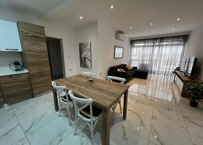 Spinola 2br Retreat, Close To Sea, Restaurants & Cafes *