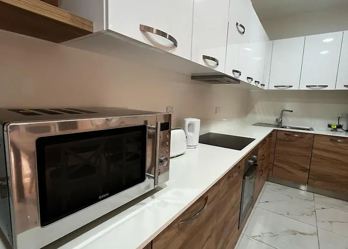 Spinola 2br Retreat, Close To Sea, Restaurants & Cafes דירה *