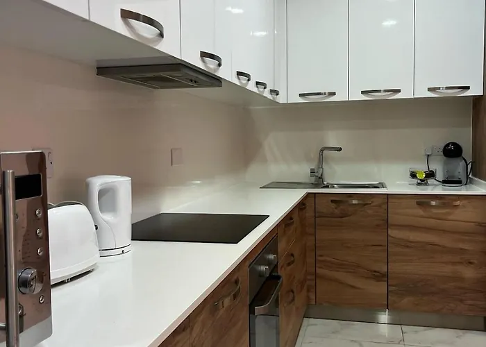 Appartement Spinola 2br Retreat, Close To Sea, Restaurants & Cafes *